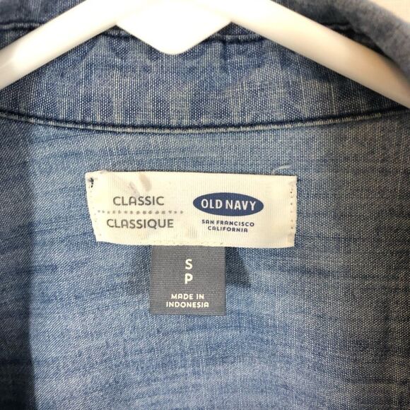 Old Navy Classic Medium Wash Chambray Button Down - Picture 9 of 11